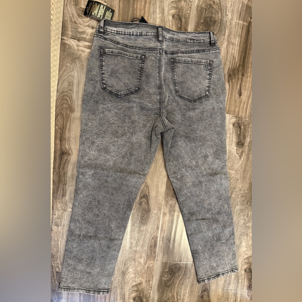DG2 by Diane Gilman Gray Embellished Jeans – Size 16P – NWT - Picture 2 of 5